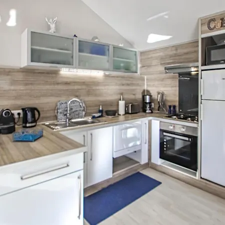 Stunning In With 1 Bedrooms And Wifi Prázdninový dům Manduel