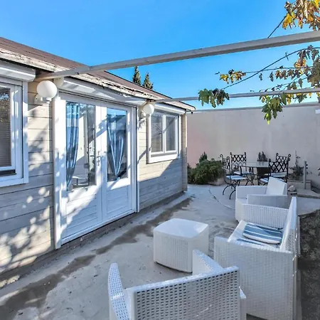 Stunning In With 1 Bedrooms And Wifi Prázdninový dům *